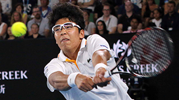 Hyeon Chung swinging